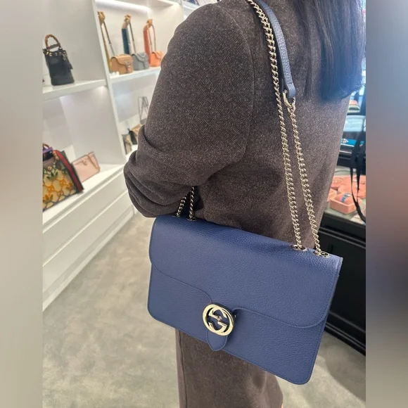 NEW<GUCCI >- INTERLOCKING CHAIN SHOULDERS BAG - Picture 8 of 15